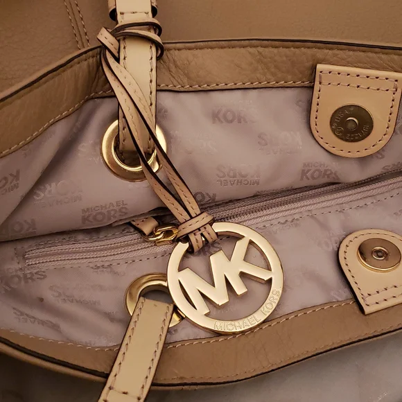💕🔥Beige Michael Kors Bag Tote🔥💕 - Picture 10 of 12